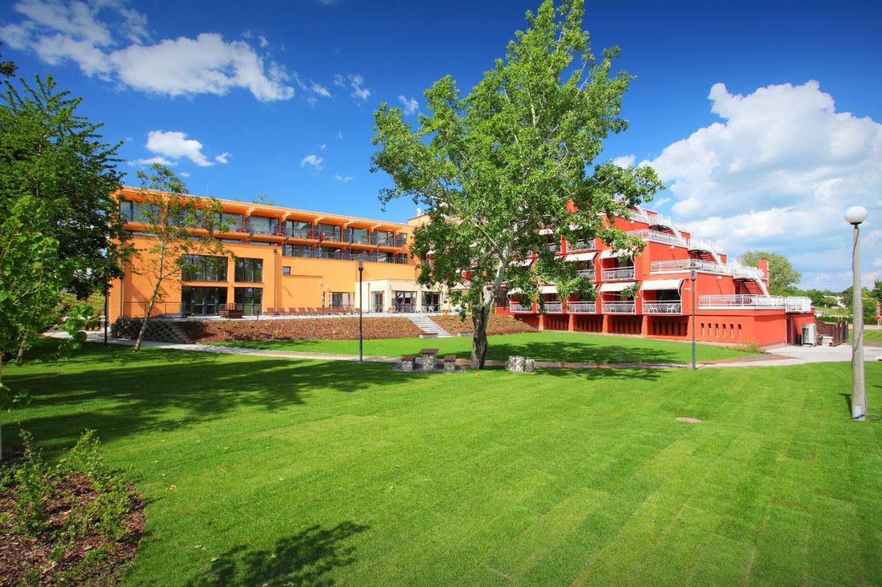 Hotel Margareta Balatonfured Bagian luar foto