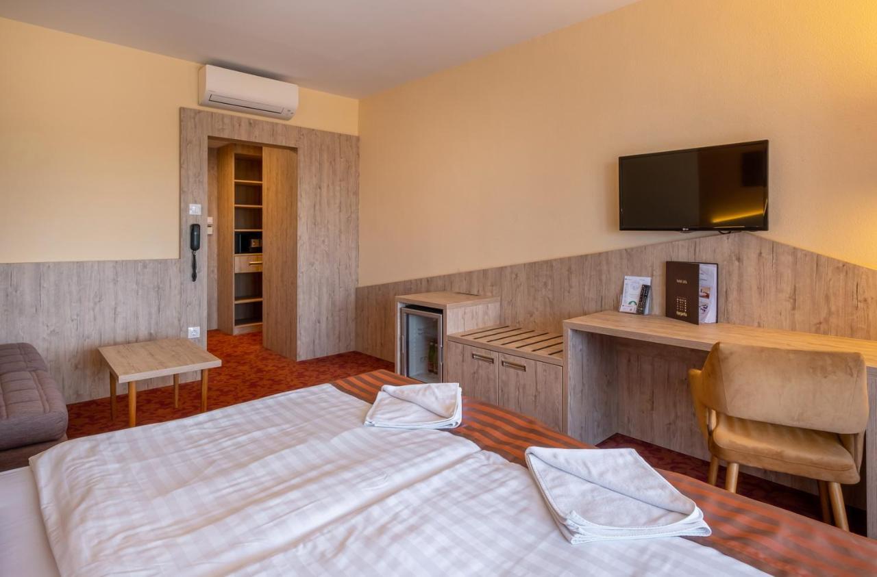 Hotel Margareta Balatonfured Bagian luar foto