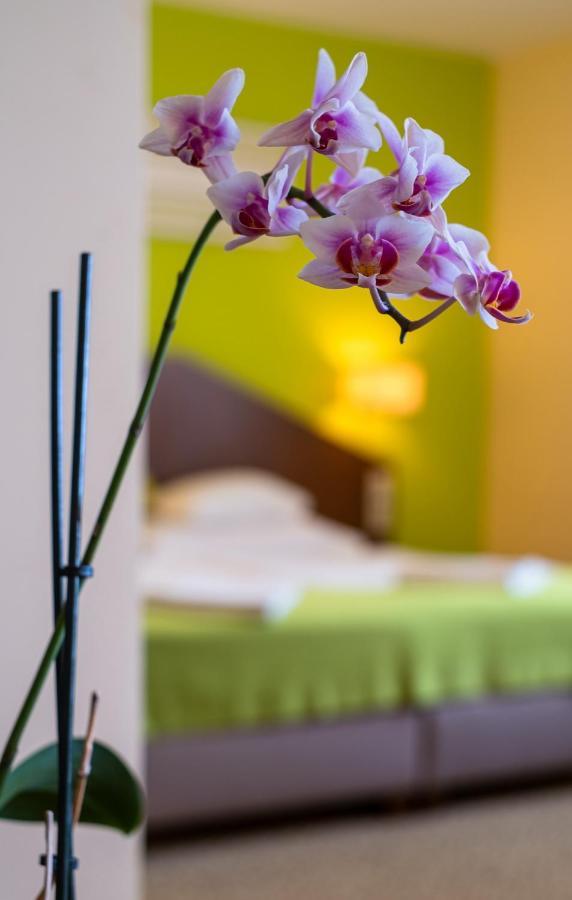 Hotel Margareta Balatonfured Bagian luar foto