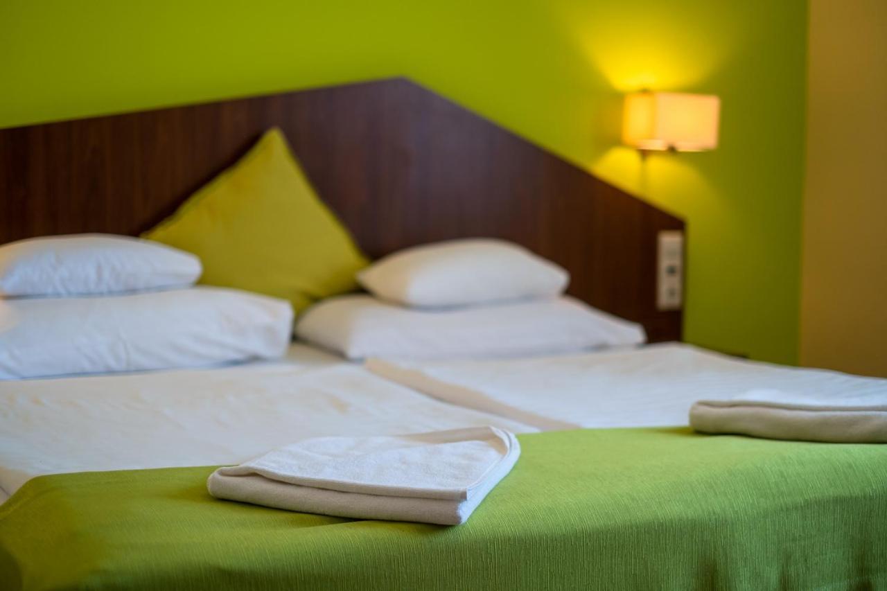 Hotel Margareta Balatonfured Bagian luar foto