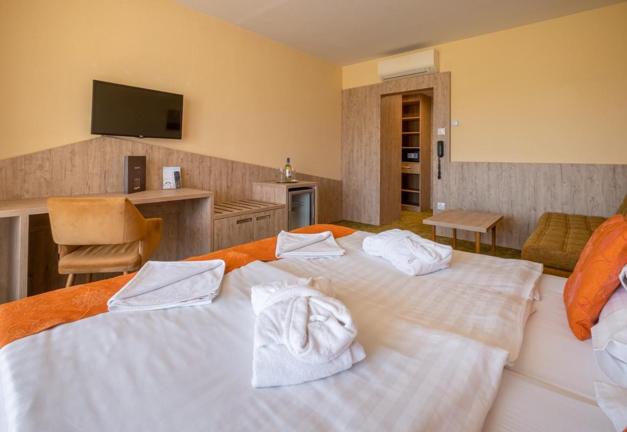 Hotel Margareta Balatonfured Bagian luar foto