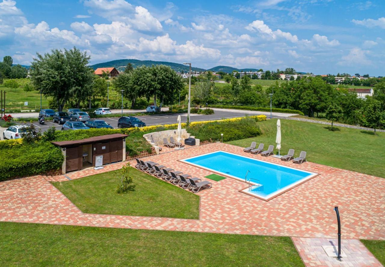 Hotel Margareta Balatonfured Bagian luar foto
