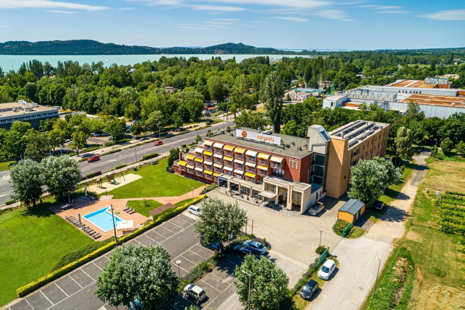 Hotel Margareta Balatonfured Bagian luar foto